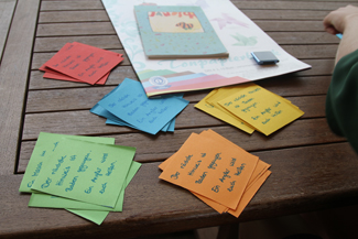 Letzte Vorbereitungen auf die Schatzsuche für die kleinsten Hockeycamplern